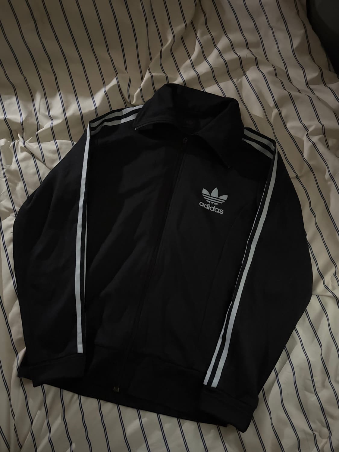 아디다스 유로파 (블랙&하늘색 줄) 상품이미지1