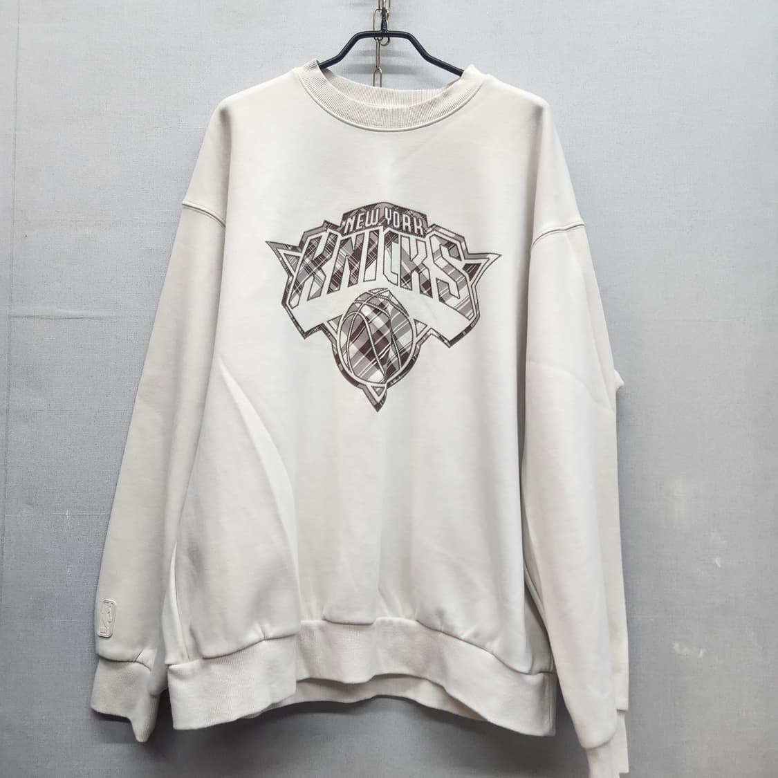 NBA 뉴욕 닉스 체크로고 맨투맨 XL(2XL) 상품이미지1