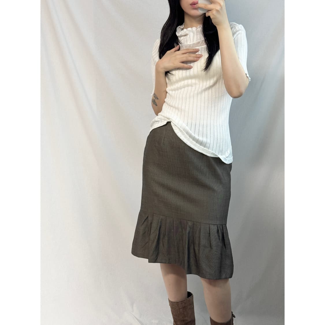 러플 넥 하프 슬리브 탑 상품이미지1