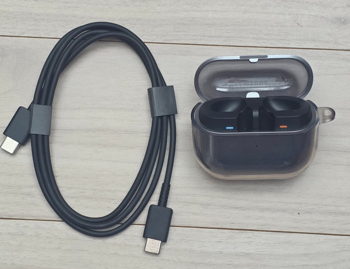 갤럭시 버즈3 실버 충전본체+충전선 상품이미지1