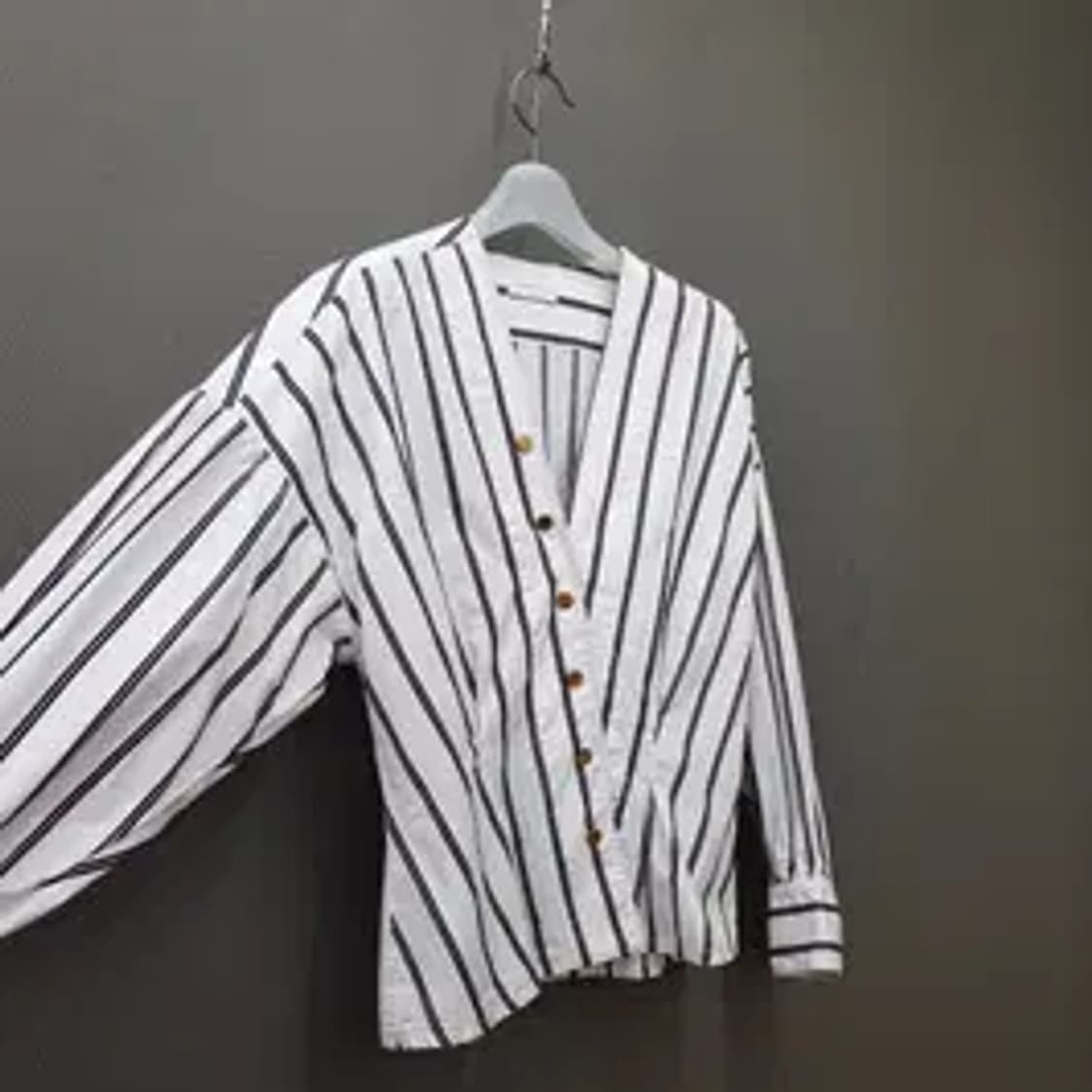 산드로 Sandro 스트라이프 브이넥 버튼 블라우스 2사이즈 상품이미지4