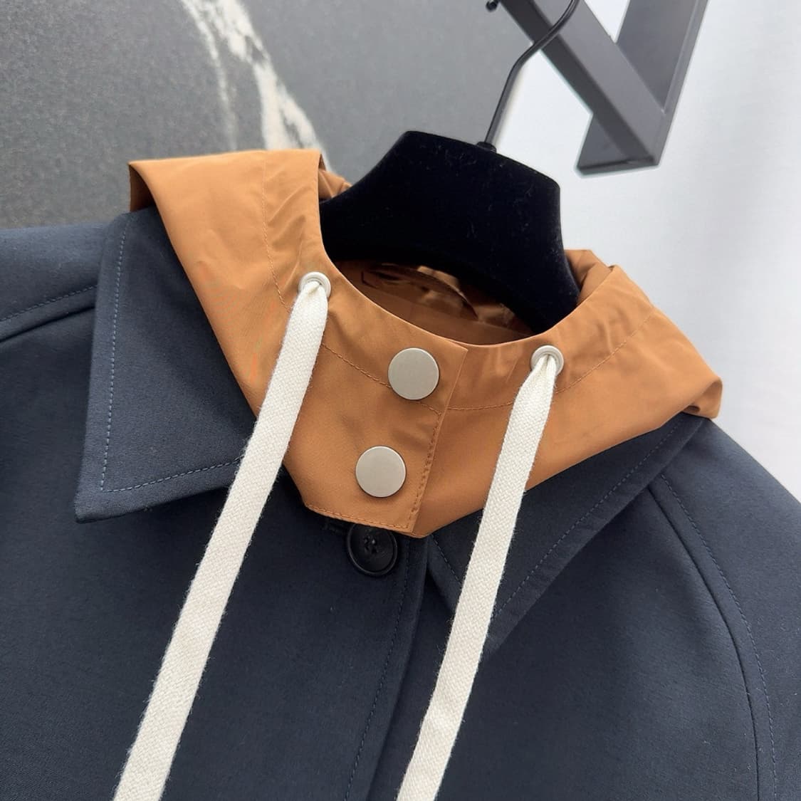 MIU MIU 25SS 신상 배색 후드 롱 코트 상품이미지3