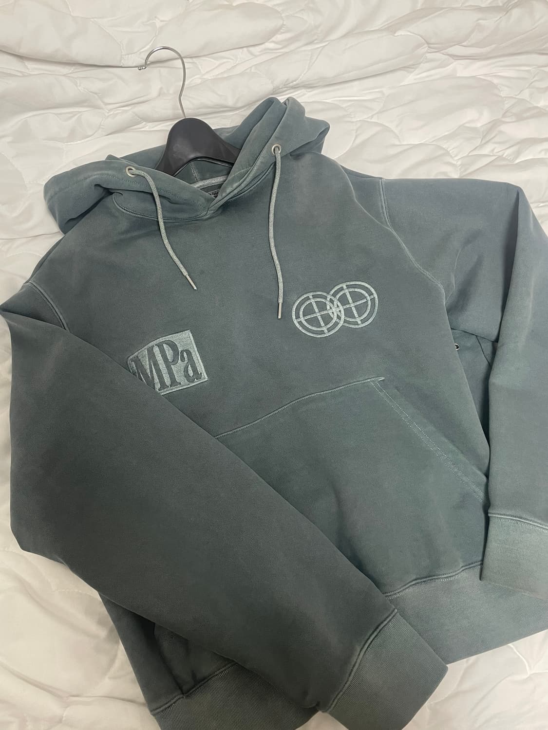 플라스틱 프로덕트 에메랄드 후드티 상품이미지1