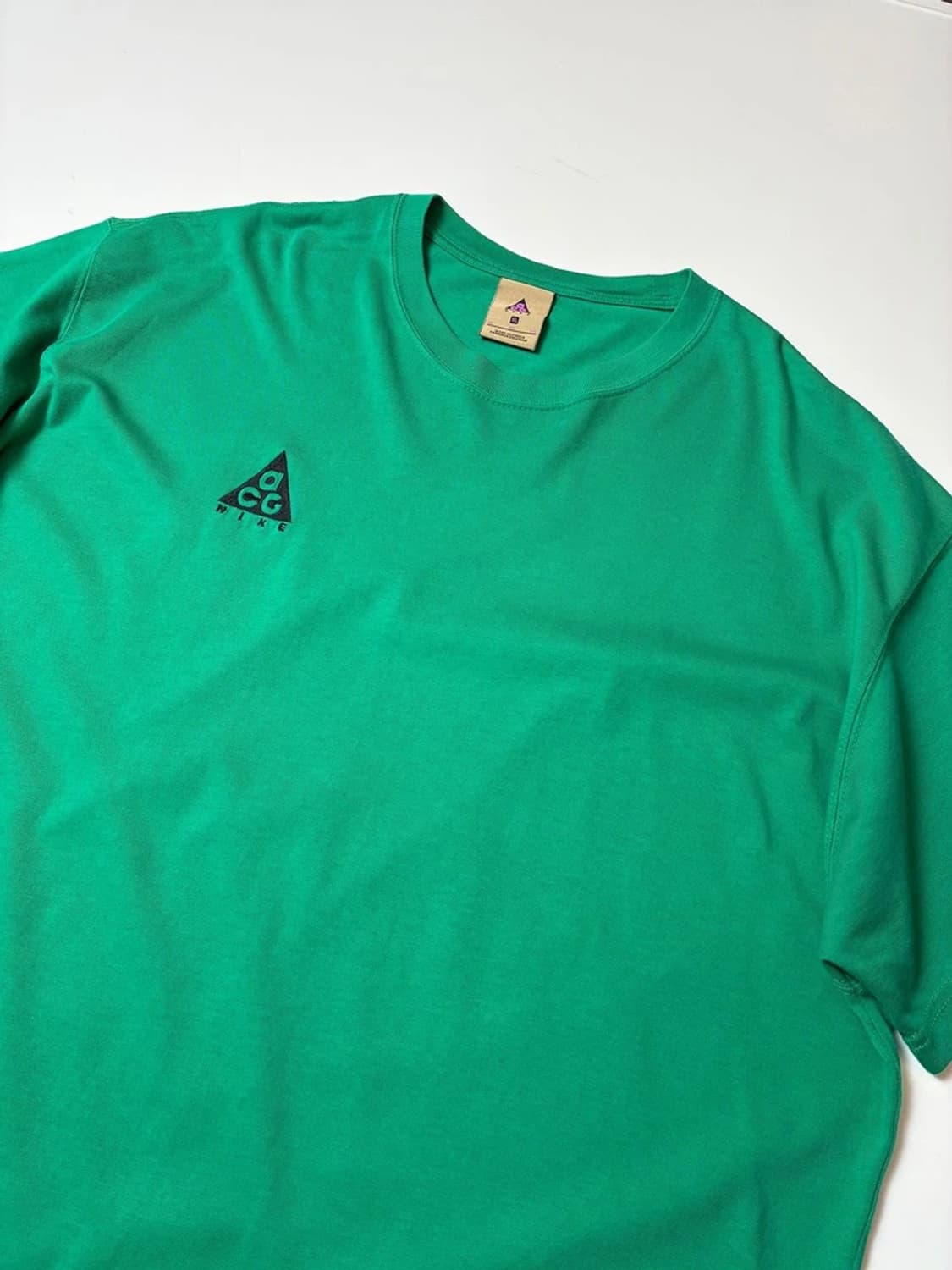 나이키 ACG 로고 루시드 그린 반팔 티셔츠 PN8590 상품이미지2