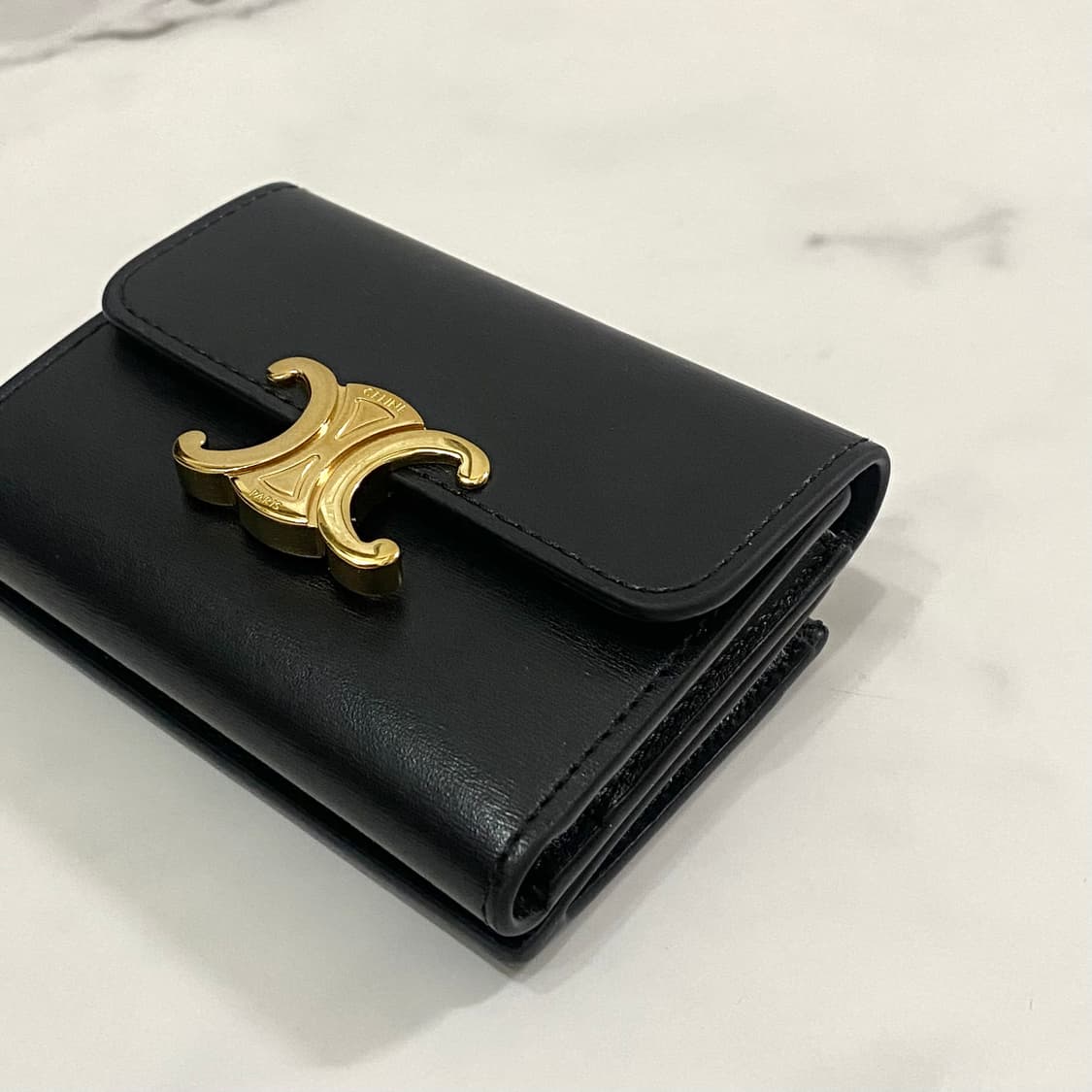 셀린느 컴팩트 월렛 코인 트리옹프 샤이니 카프스킨 여성 반지갑 블랙 정품 상품이미지2