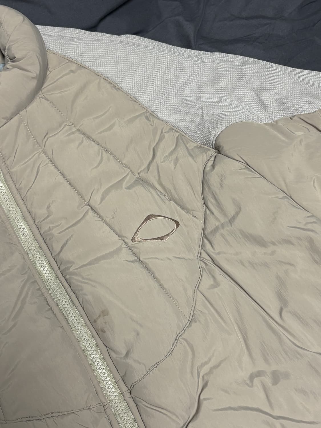 [L] 미스치프 롬버스 팀 다운 자켓 베이지 상품이미지6