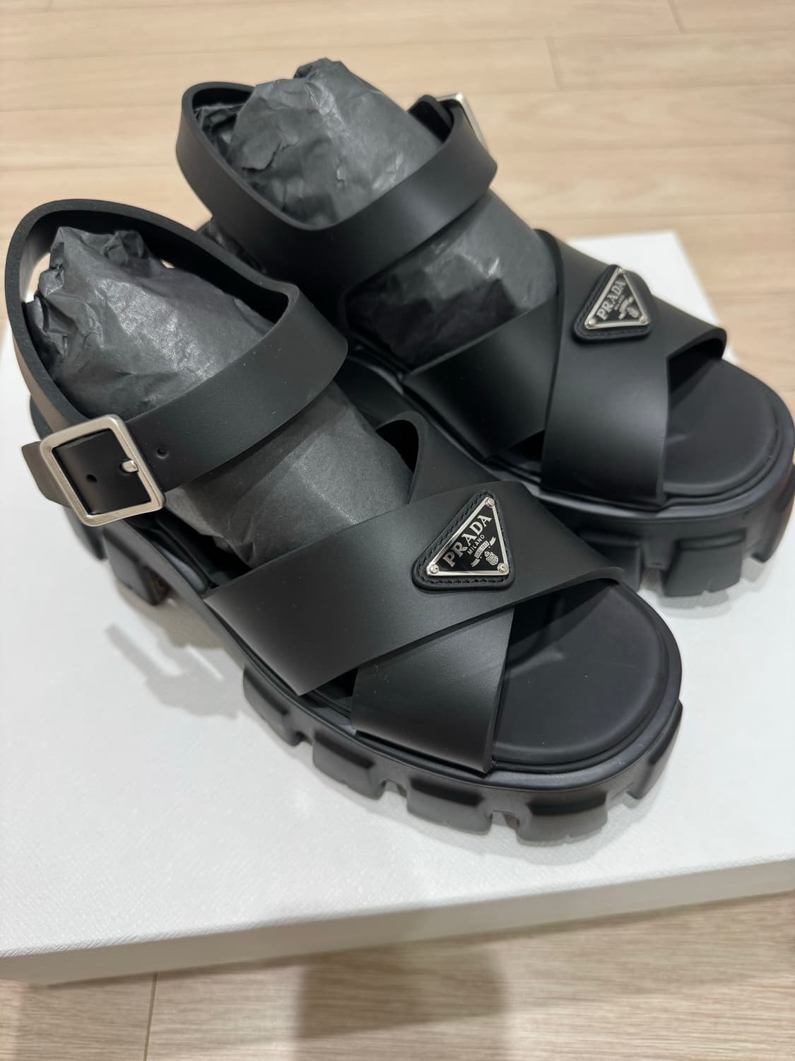 프라다 러버 샌들 상품이미지1