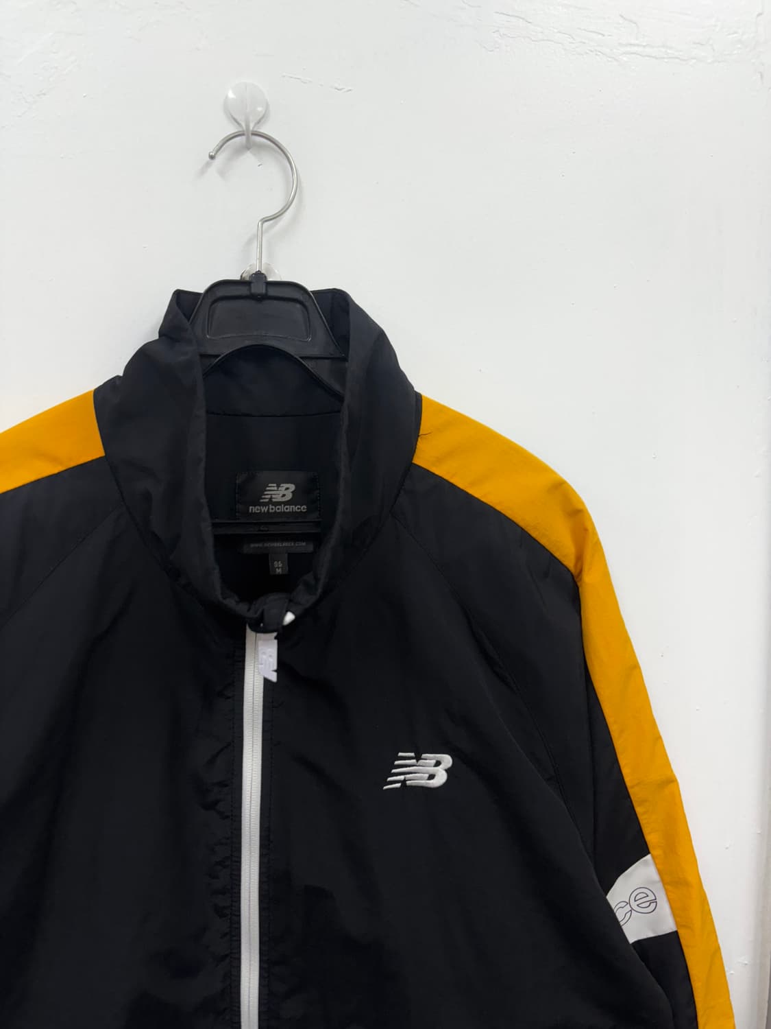 뉴발란스 바람막이  상품이미지3
