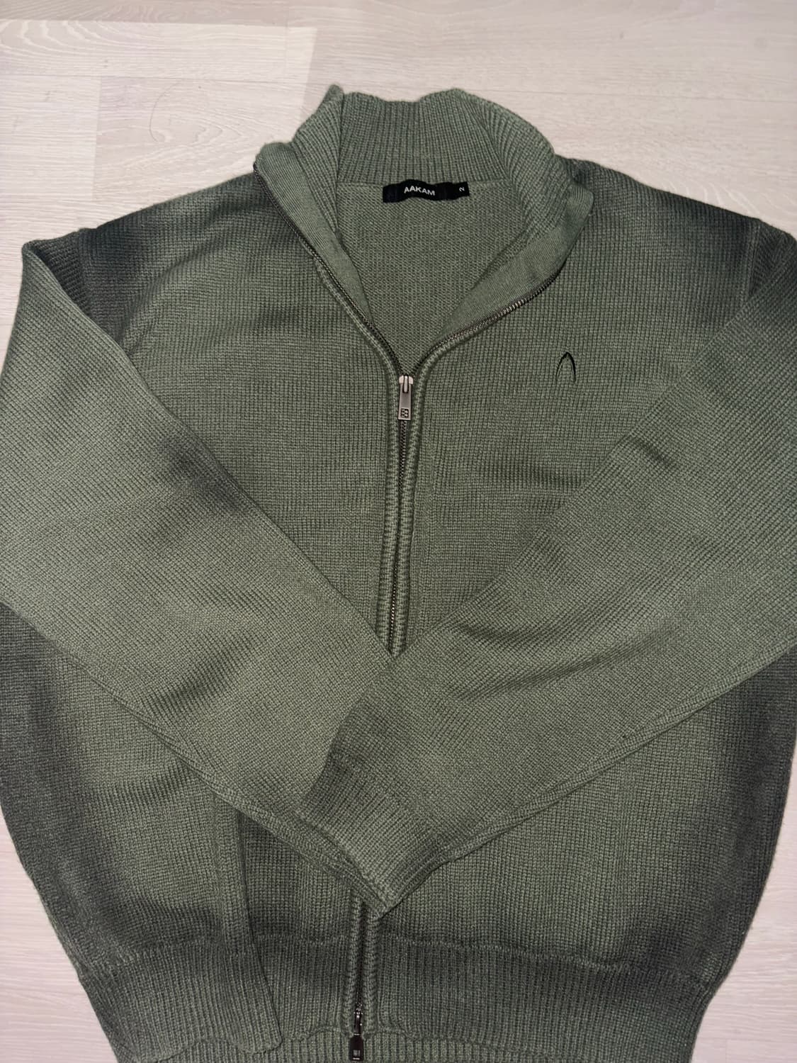 아캄 Sprayed Zip-Up Sweater (Khaki) 상품이미지3