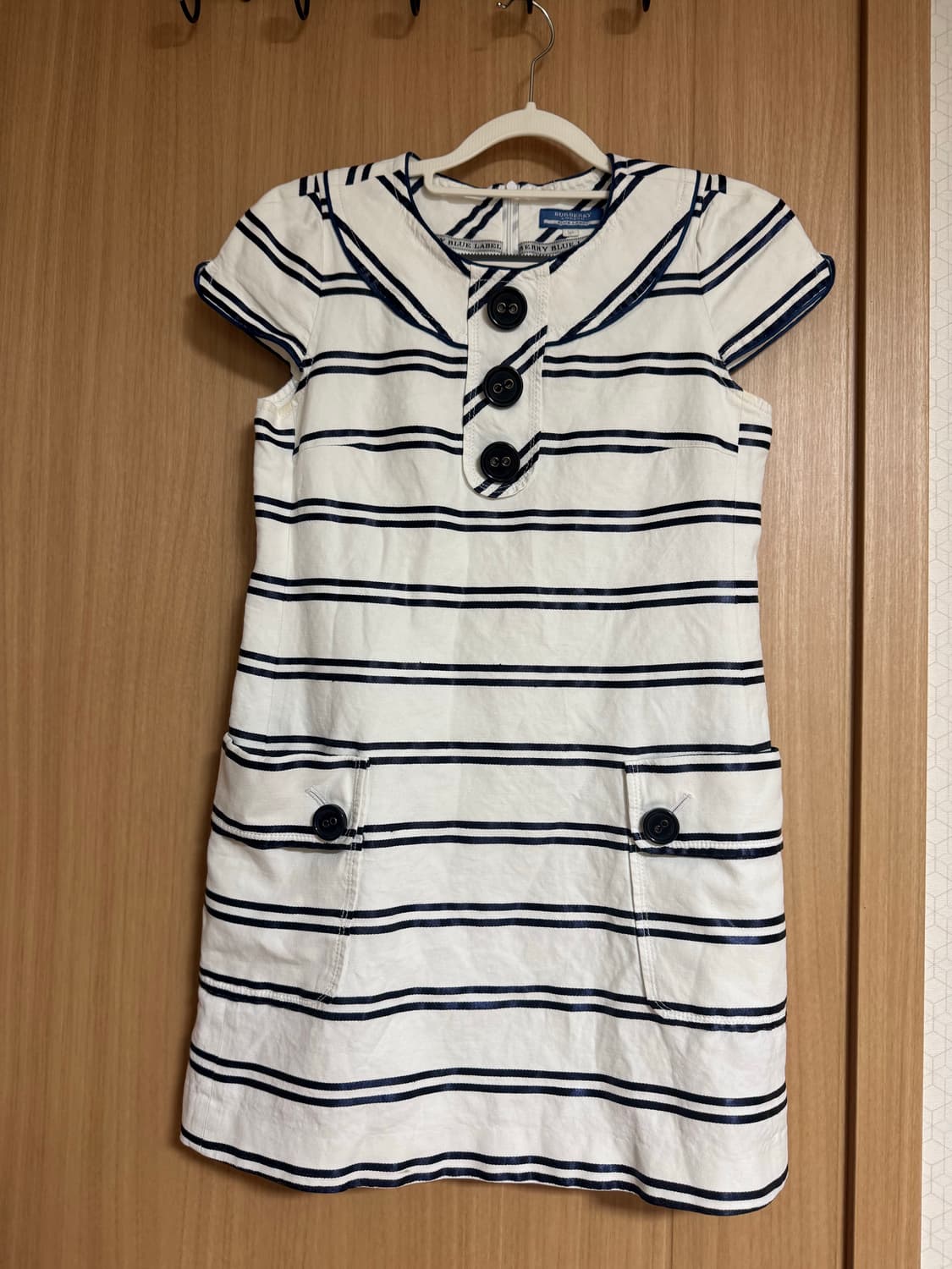 버버리 봄 여름 스트라이프 원피스 상품이미지1