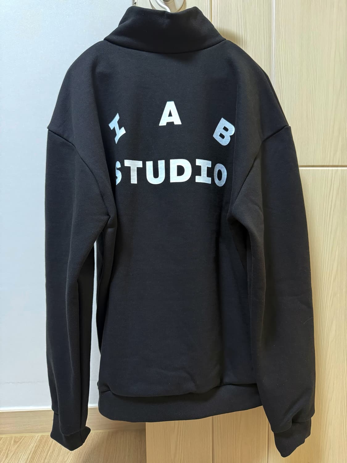 아이앱 23ss 하프집업 미착용 상품이미지3