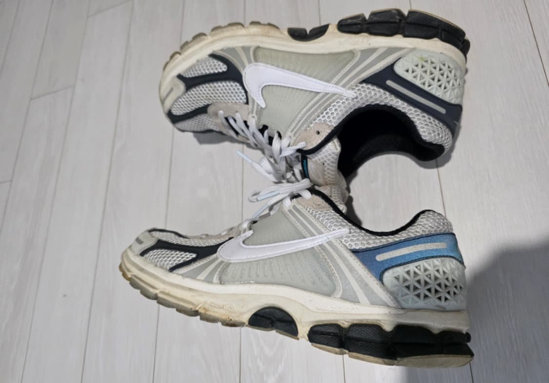 나이키 줌 보메로5 라이트 본 앤 블랙 265 상품이미지2