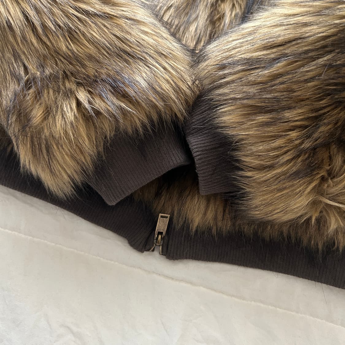 블랙업 라뷰 투톤퍼 하이넥 점퍼(브라운) 상품이미지6