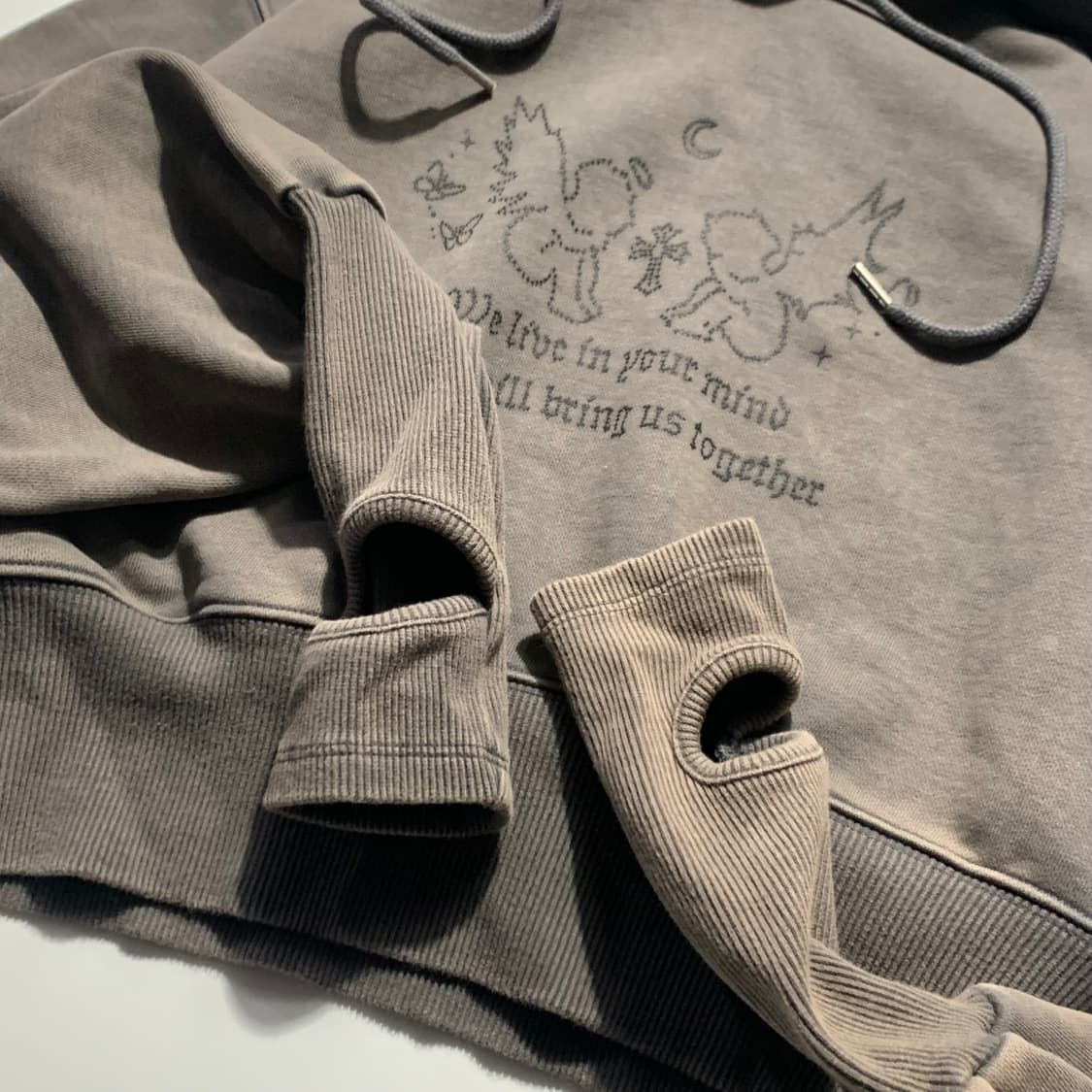 쓰리타임 페어리 핑거홀 크롭 후드티 상품이미지3