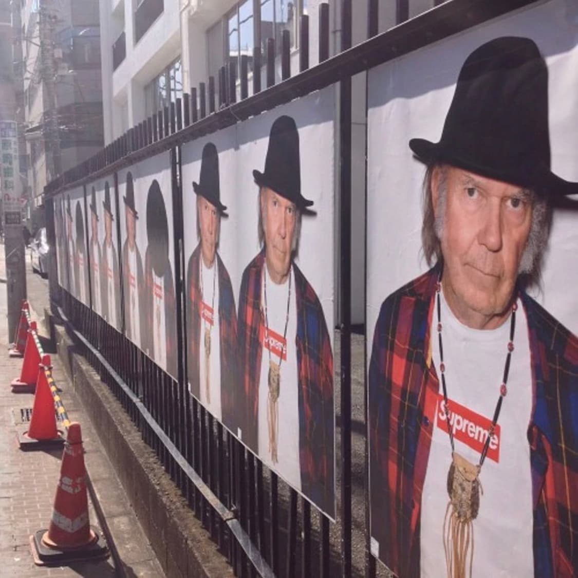 슈프림 닐 영 포스터 정품 (액자포함) Supreme Neil Young 상품이미지2