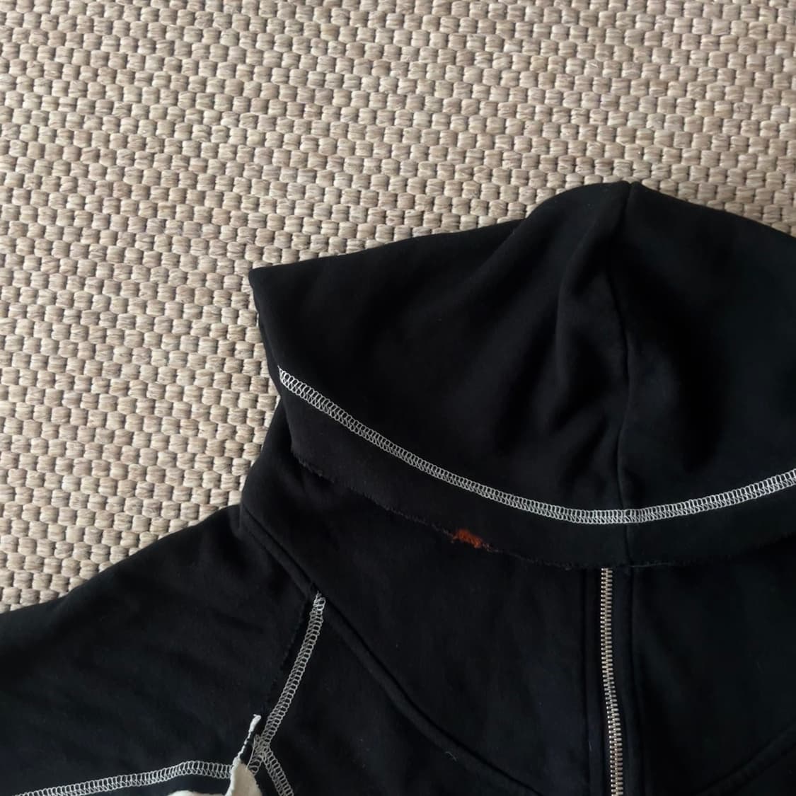 세릭 컷아웃 스티치 후드 집업 상품이미지3