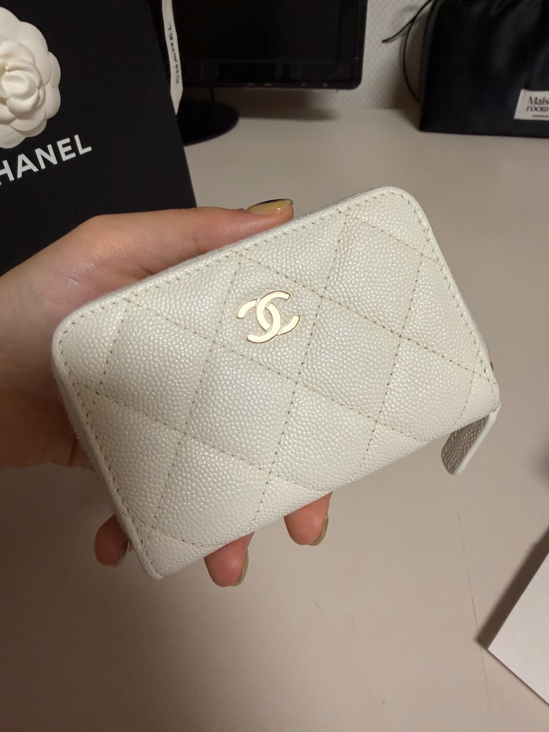 샤넬(Chanel) 캐비어 지퍼돌이 카드 지갑 화이트 + 샴페인골드 상품이미지3