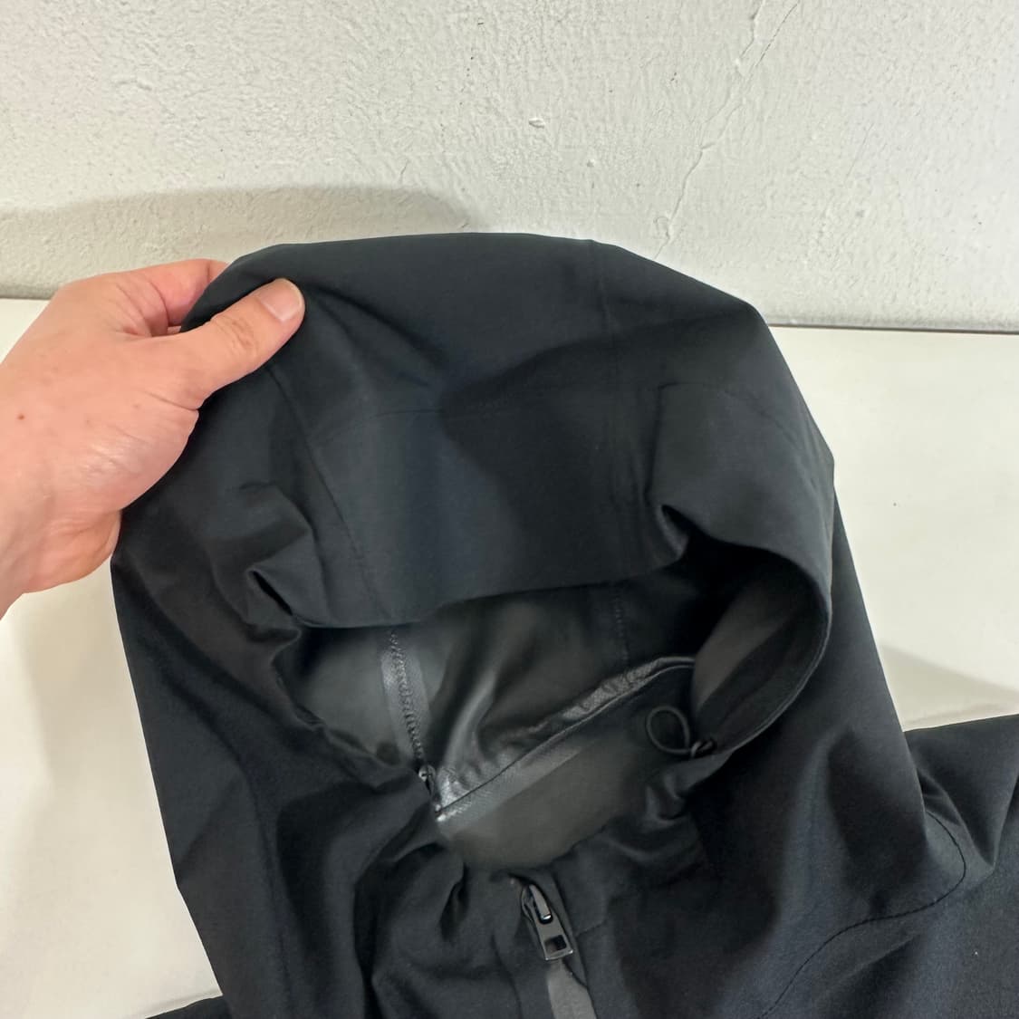 L 유니클로 블랙 후드 바람막이자켓 상품이미지5