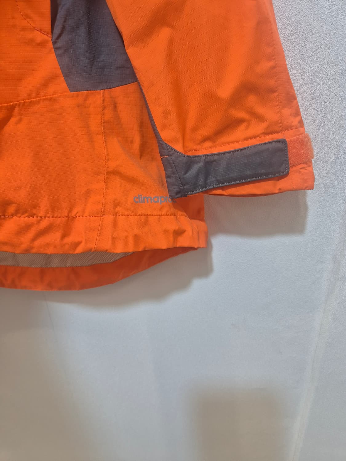 아디다스 오렌지색 후드 집업  95
사이즈 실측  가슴 단면54   ,  상품이미지3