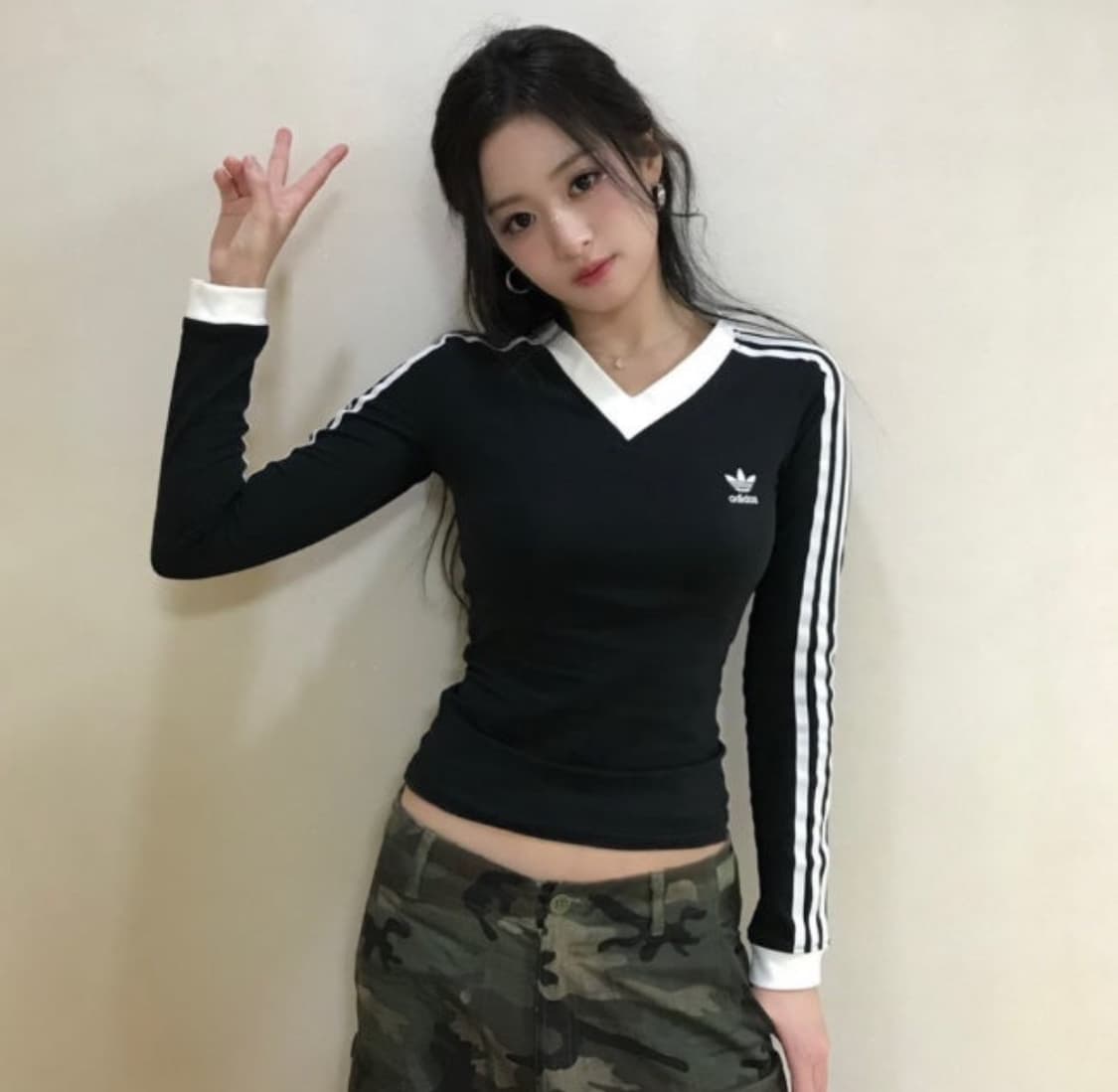 아디다스 브이넥 롱슬리브 티셔츠 블랙 - IY7247 상품이미지2