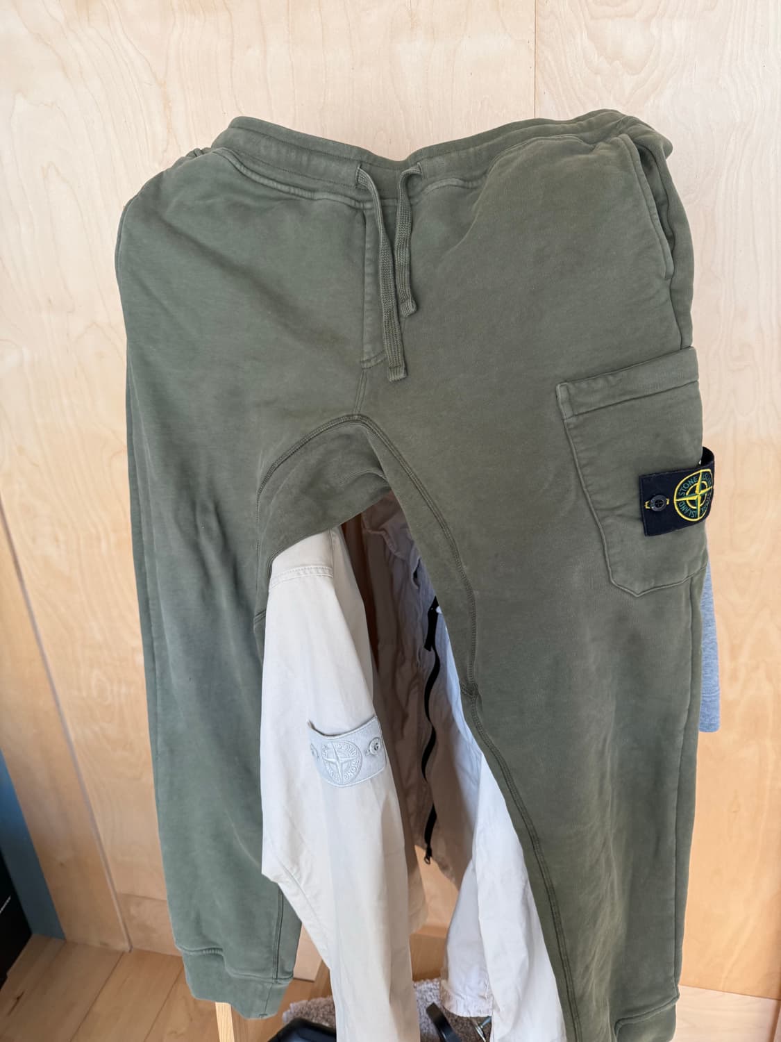 스톤아일랜드 조거 팬츠 카키 상품이미지1