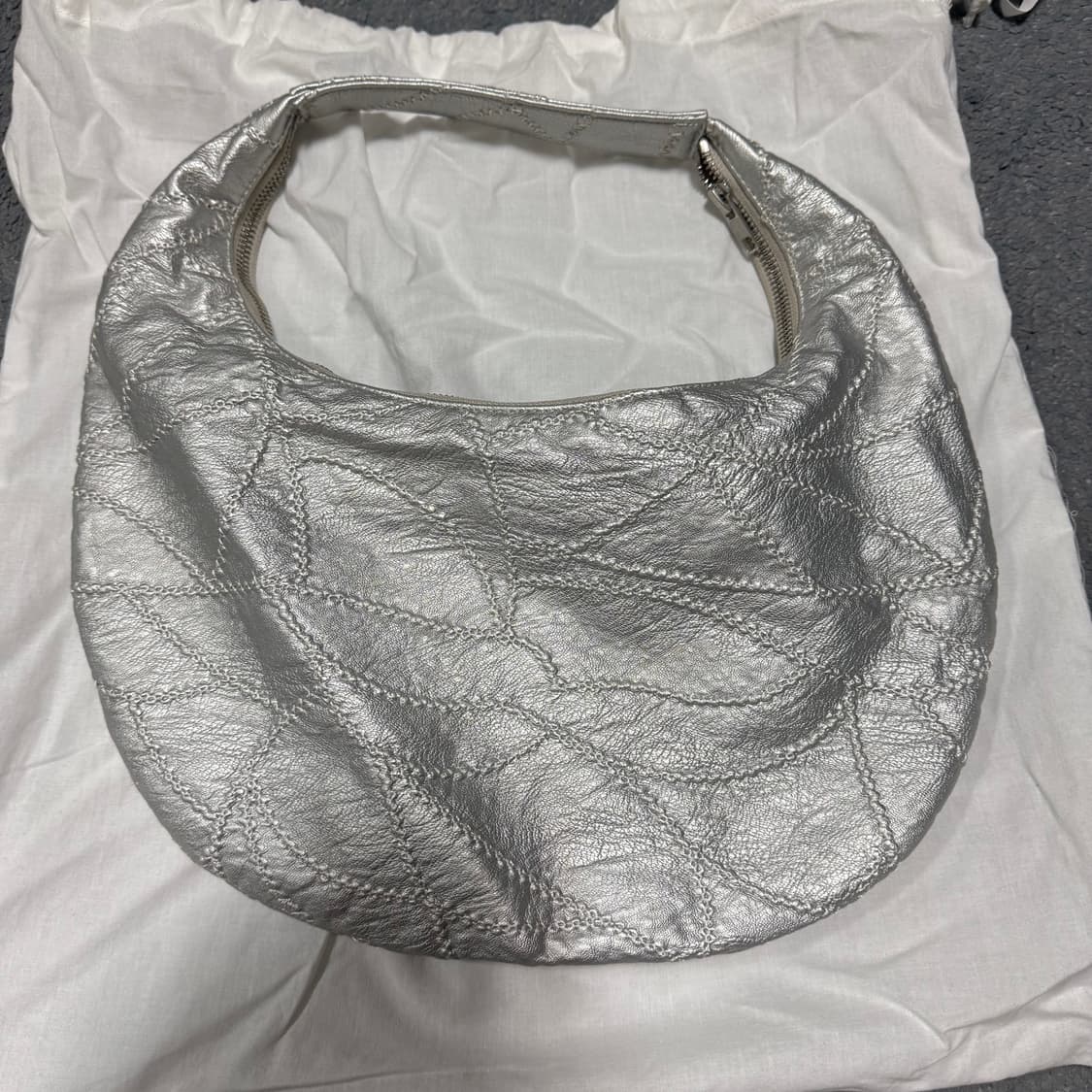 Regular 레귤라 실버 호보백/가방 판매합니다. 상품이미지1