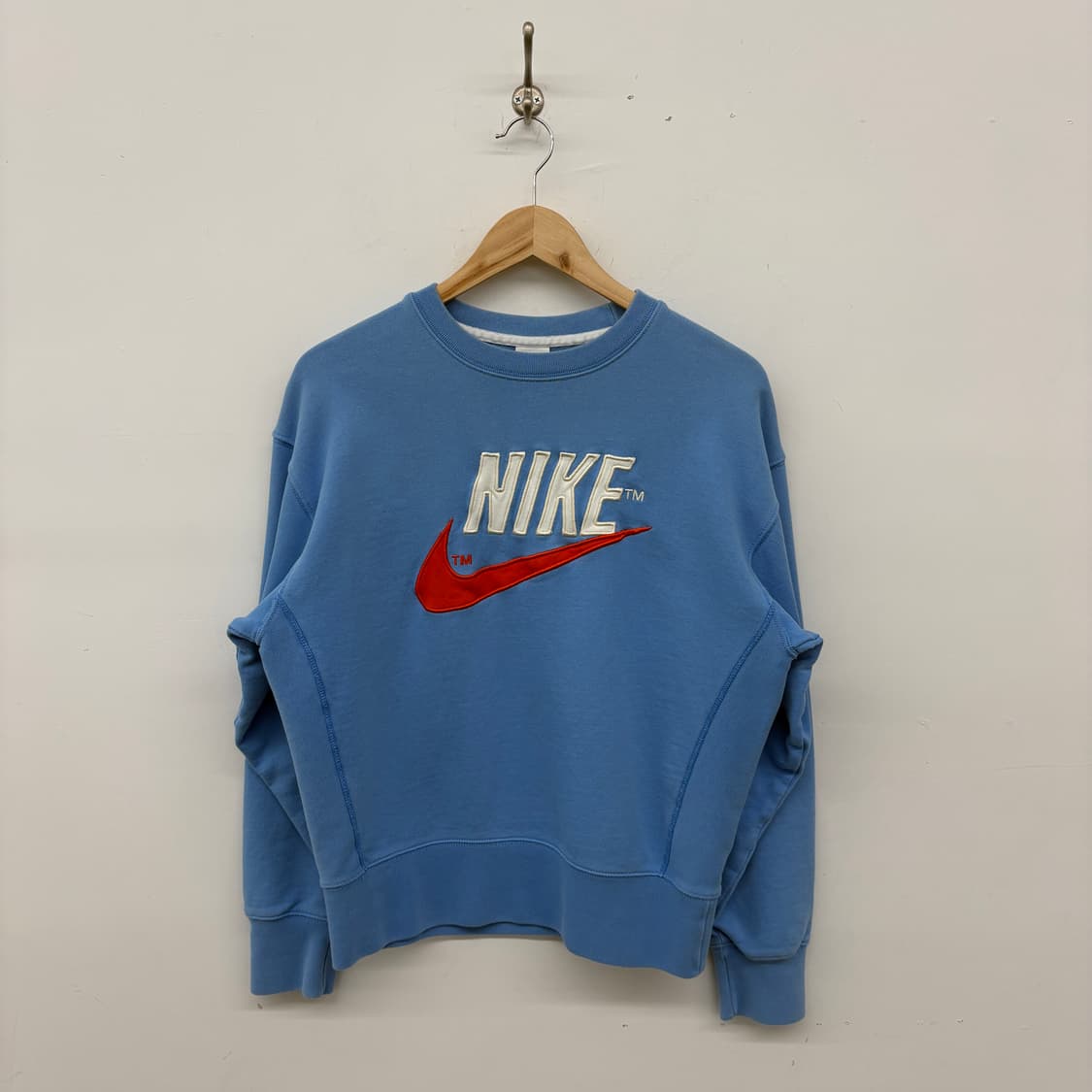 나이키 스우시 로고 블루 맨투맨 여성 M 상품이미지1