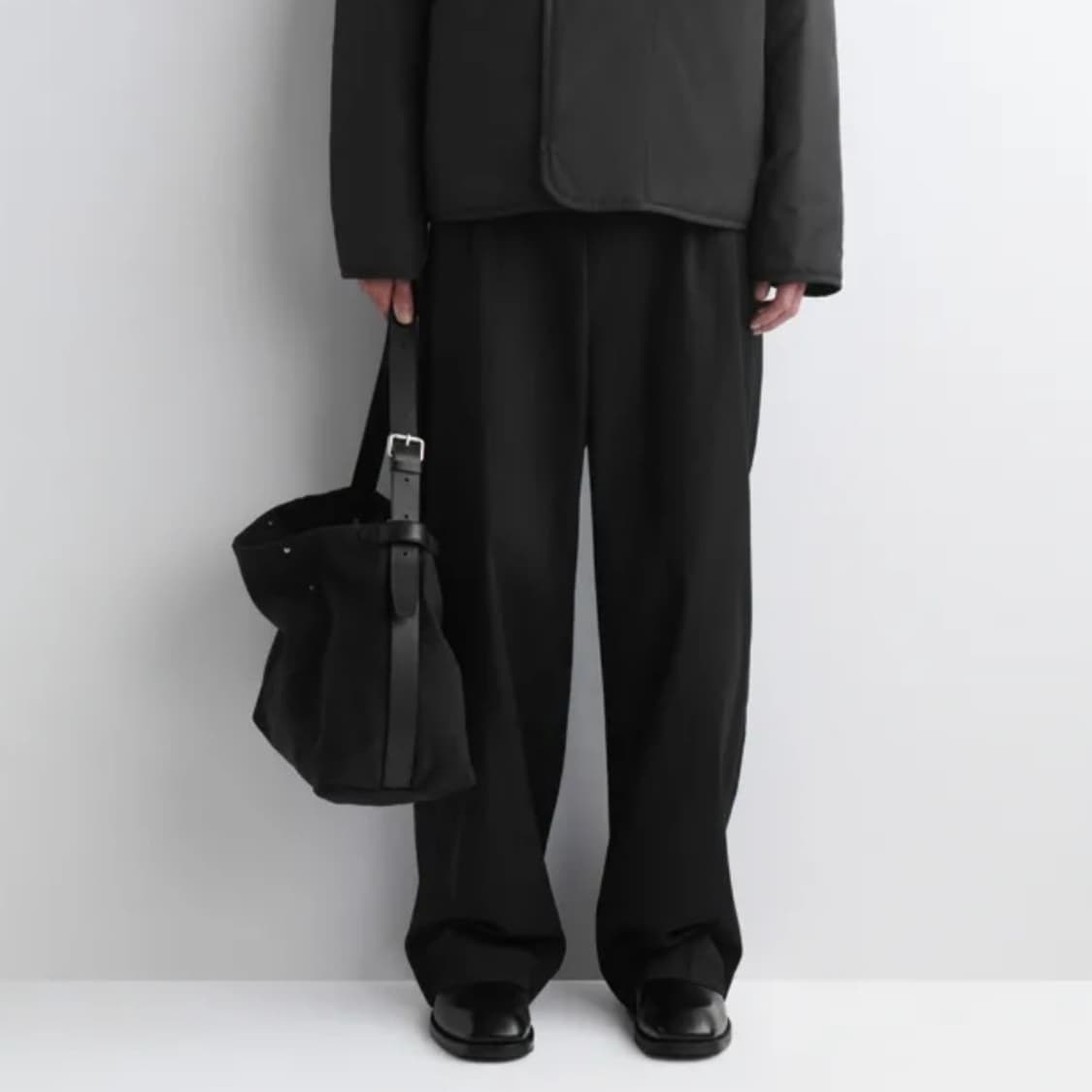 COS 캔버스 유틸리티 메신저 백 벨티드 토트백 상품이미지9