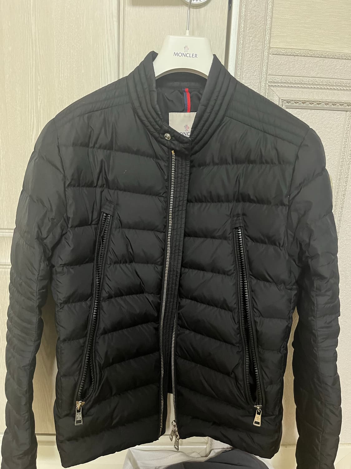 몽클레어 아미오트 경량패딩 상품이미지1