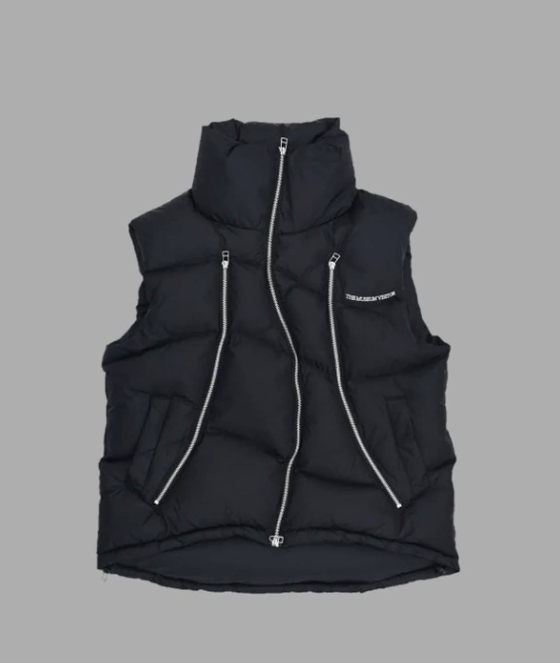 [M] 더뮤지엄비지터 커브드 지퍼 푸퍼 다운 베스트 / 블랙 패딩 조끼 상품이미지1