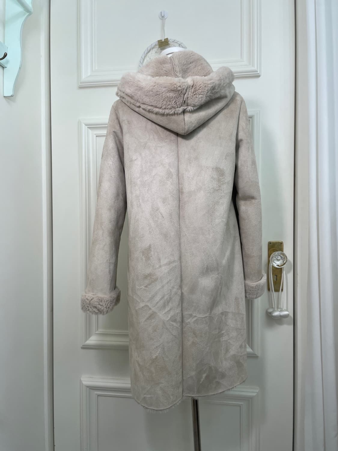 EARTH mute beige hook fur midi shearling 상품이미지3