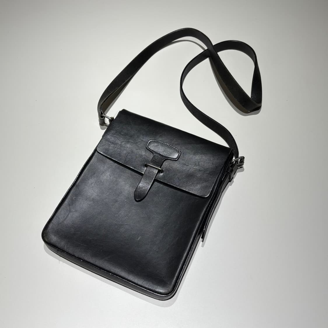 드리스 반 노튼 레더 크로스백 상품이미지1