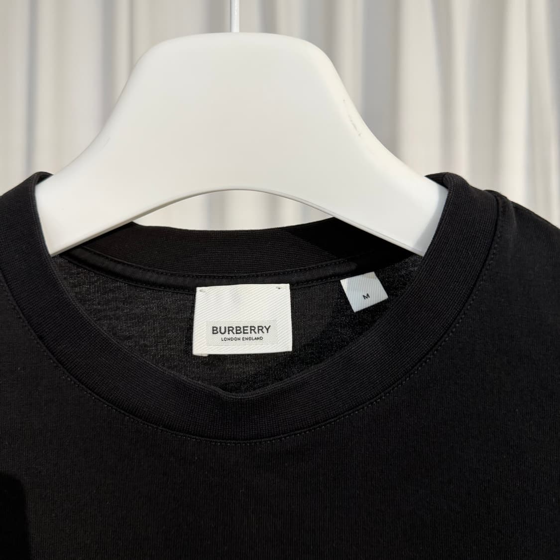 A+ / M (100) 버버리 신형 TB 로고 반팔 티셔츠 상품이미지3