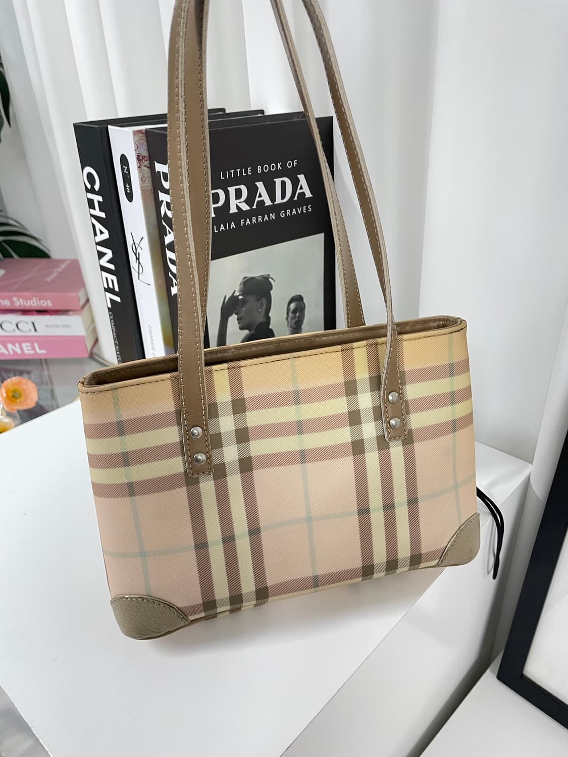 버버리 캔버스 토트백 상품이미지1