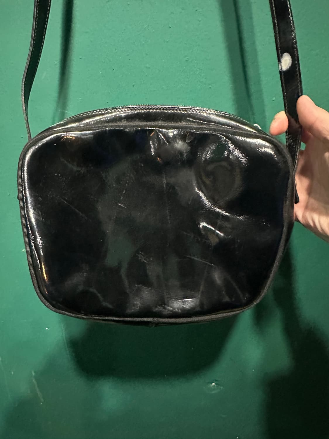 페레가모 에나멜 크로스백 상품이미지4