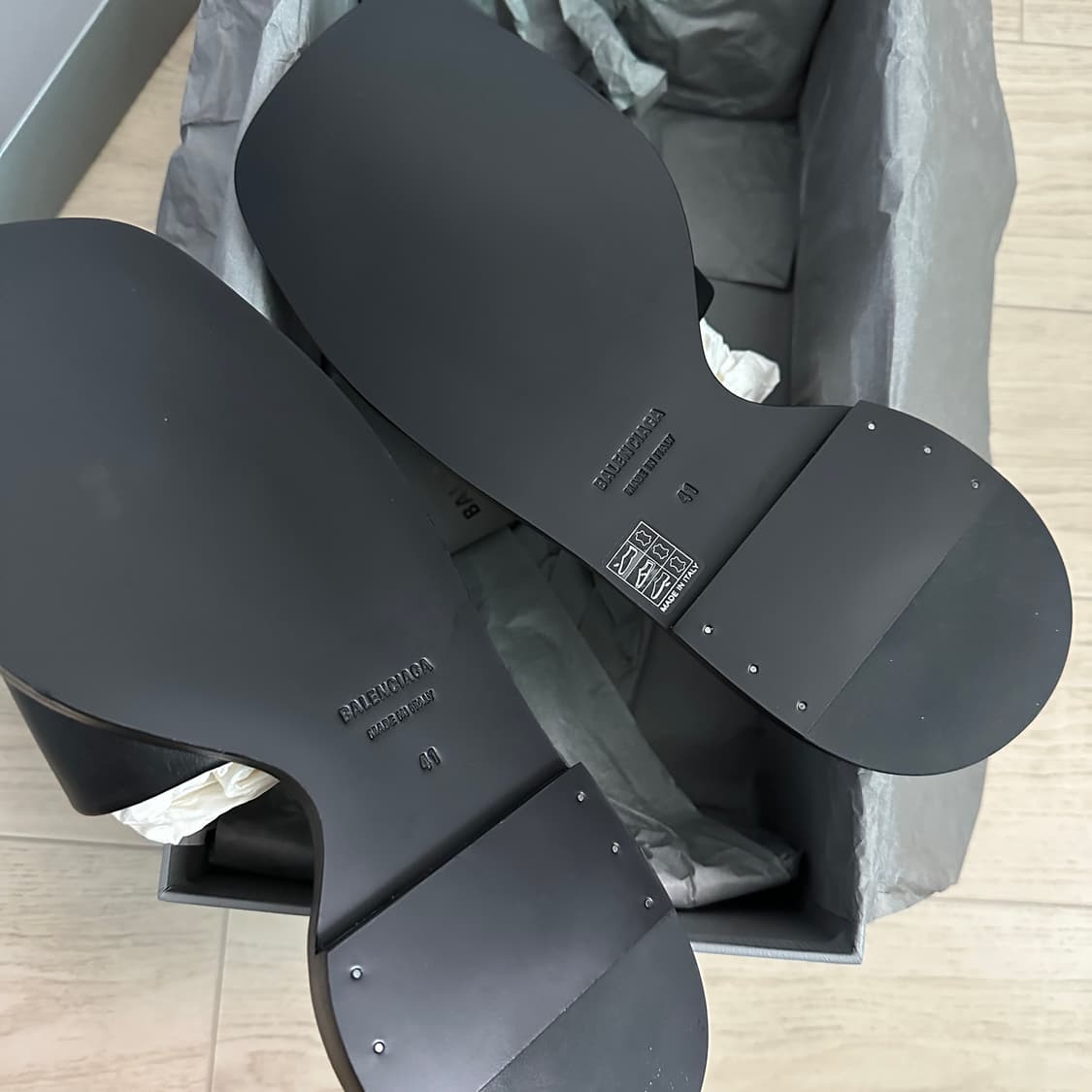 Balenciaga void slide black 상품이미지7