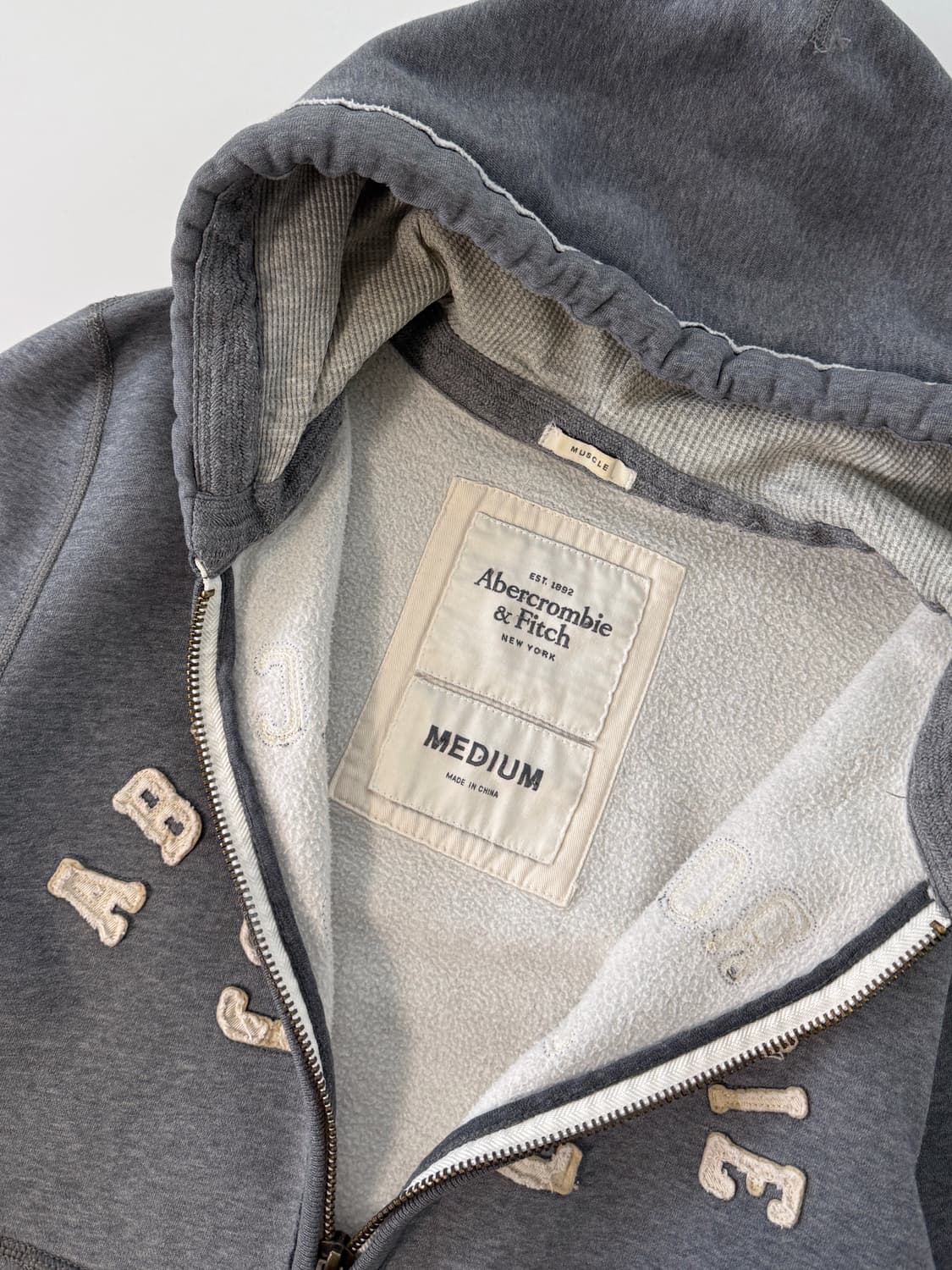 아베크롬비 루즈핏 00‘s 해비웨이트 그레이 스웻 후드집업 상품이미지3