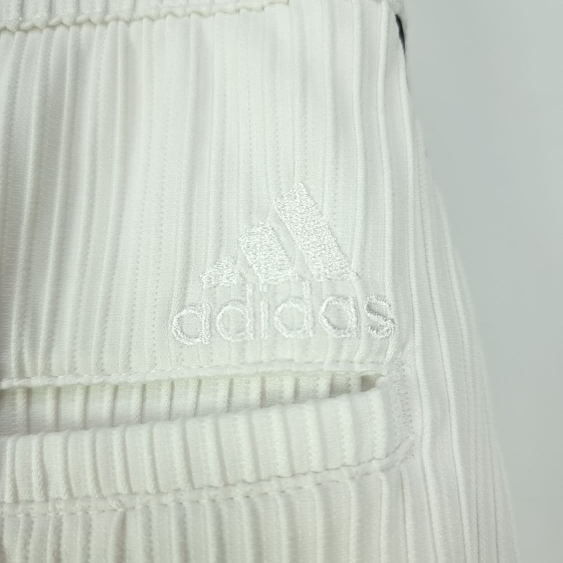 [아디다스] 로고 자수 삼선 골프 미니스커트 골프 치마 M19608 상품이미지6