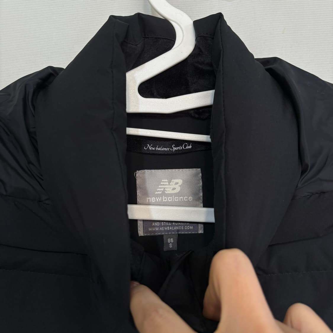 뉴발란스 2022 여성 구스다운 패딩 85 블랙 상태최상 상품이미지2
