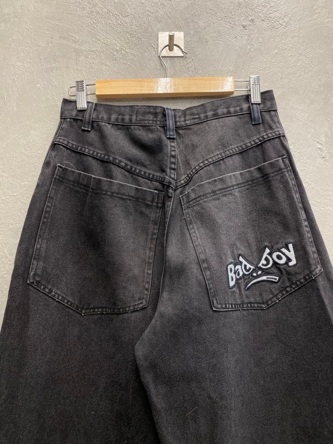 [27-28] Bad Boy 배드보이 블랙 워시드 루즈핏 데님팬츠 상품이미지2