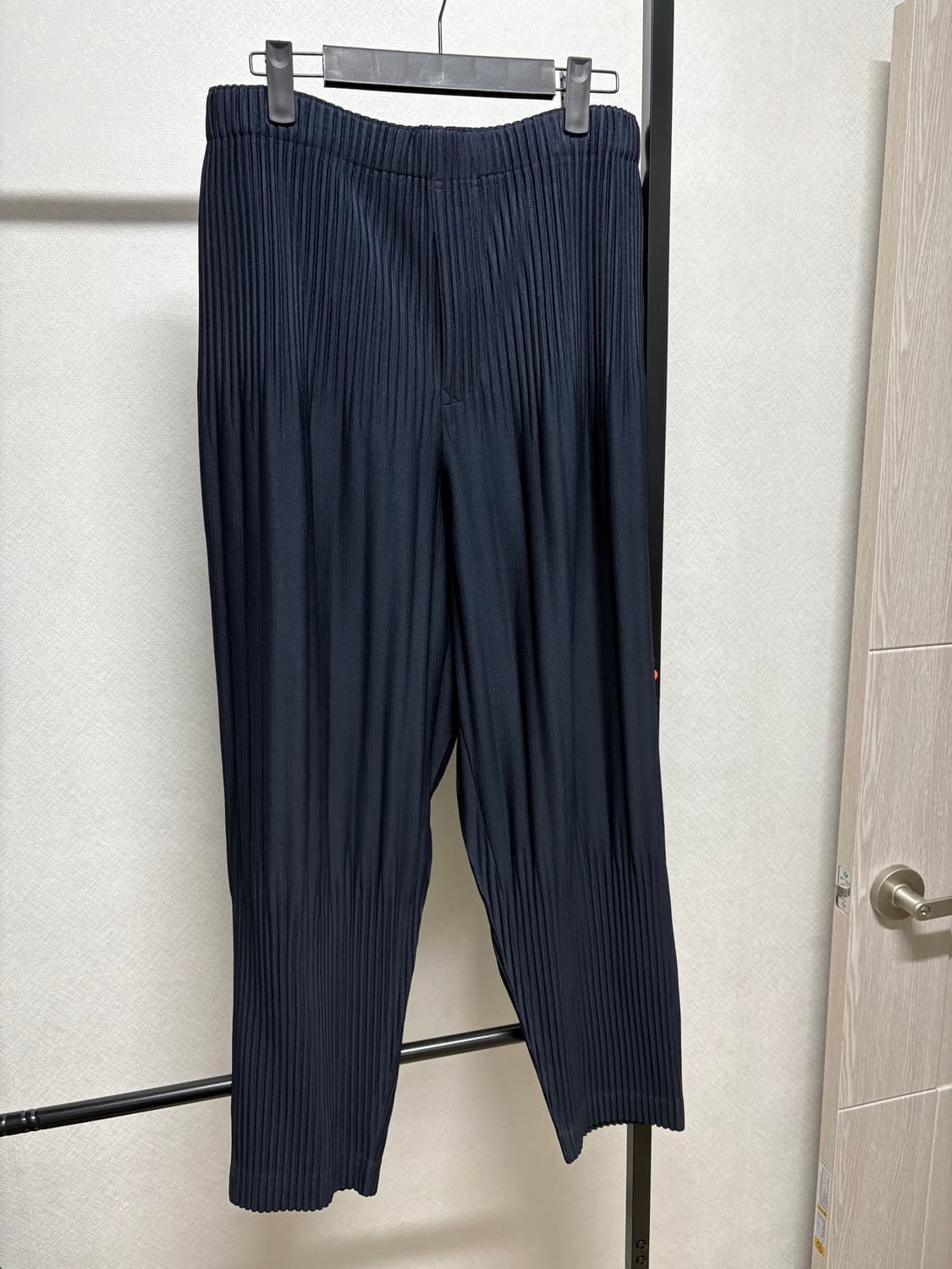 옴므플리세 팬츠 네이비 3 상품이미지1