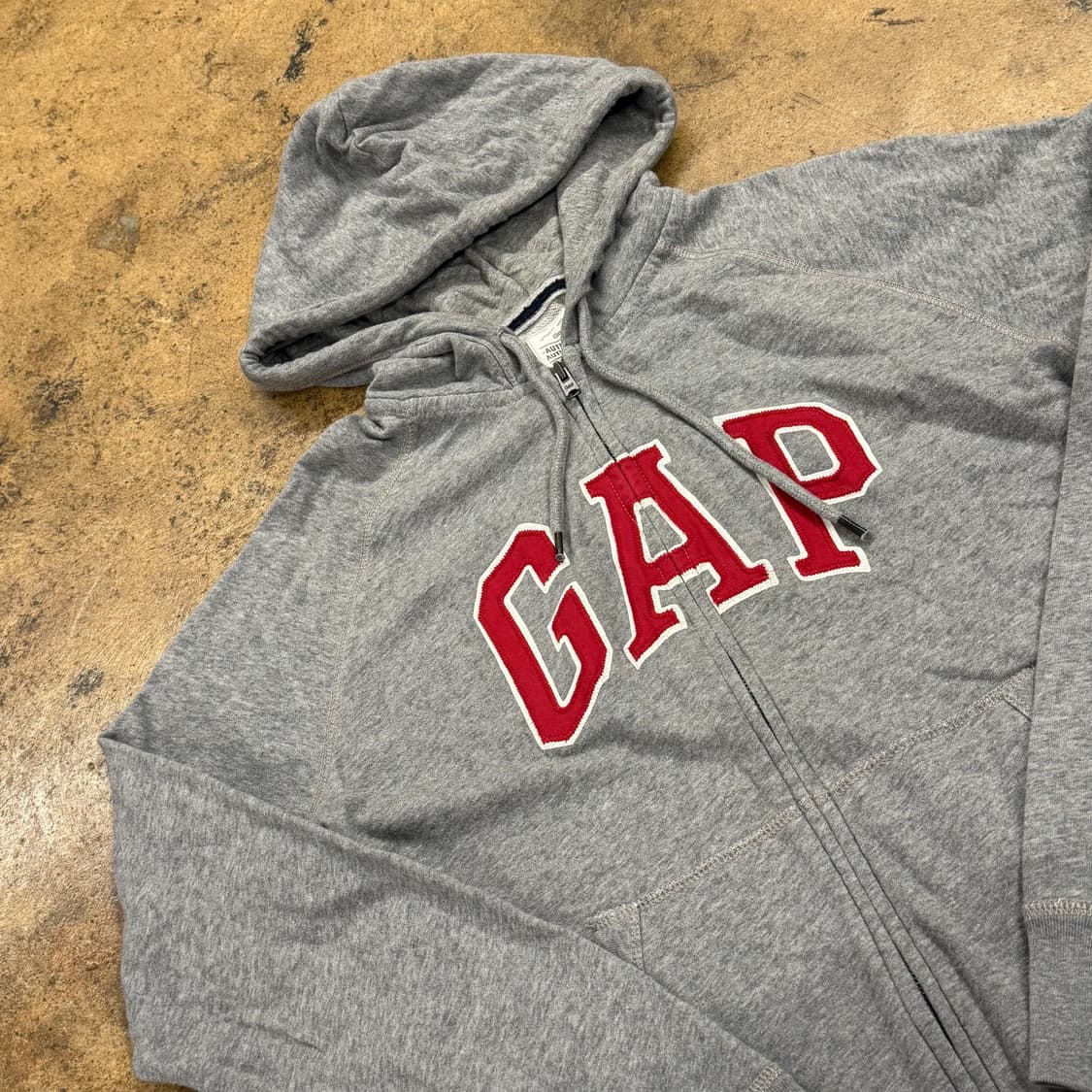 갭 그레이 레드 후드집업 상품이미지1