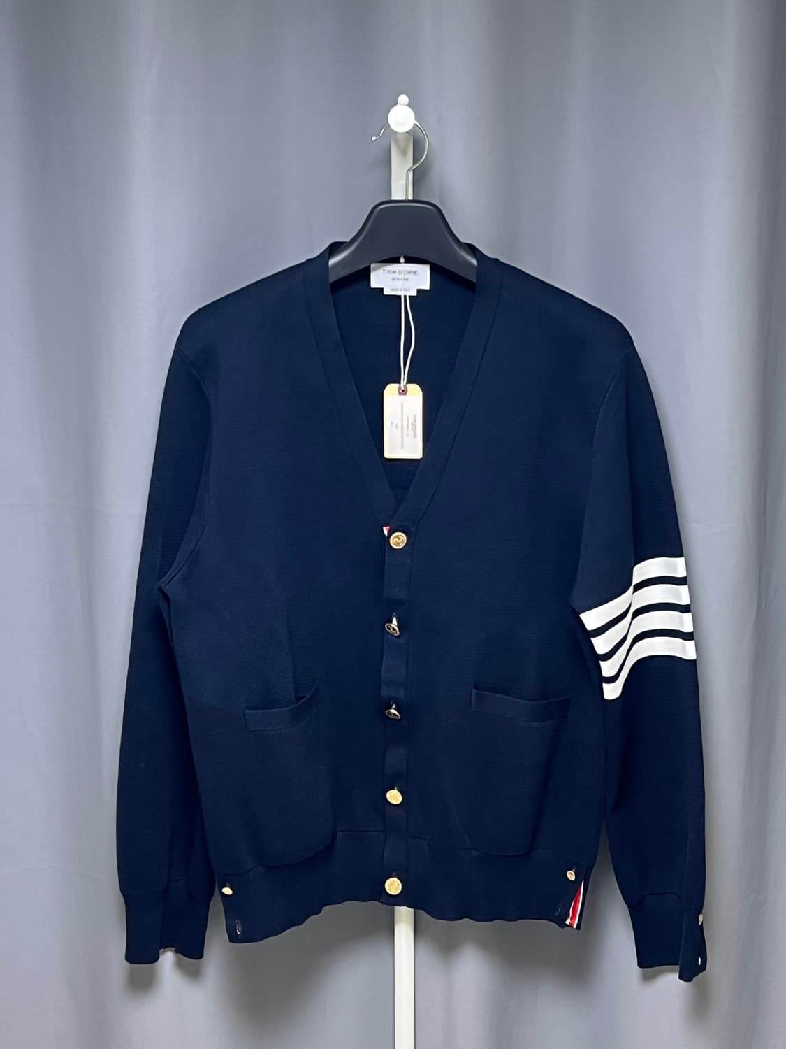 [정품] 새상품급 , 25년식 / 5 톰브라운 밀라노스티치 금장 가디건 상품이미지2