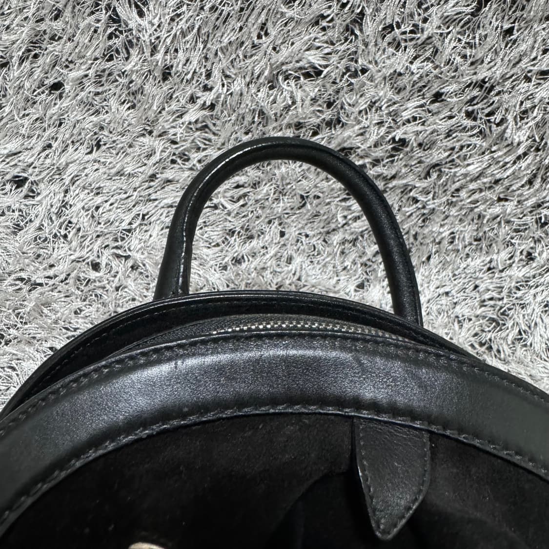 페라가모 스웨이드 레더 크로스백 상품이미지9