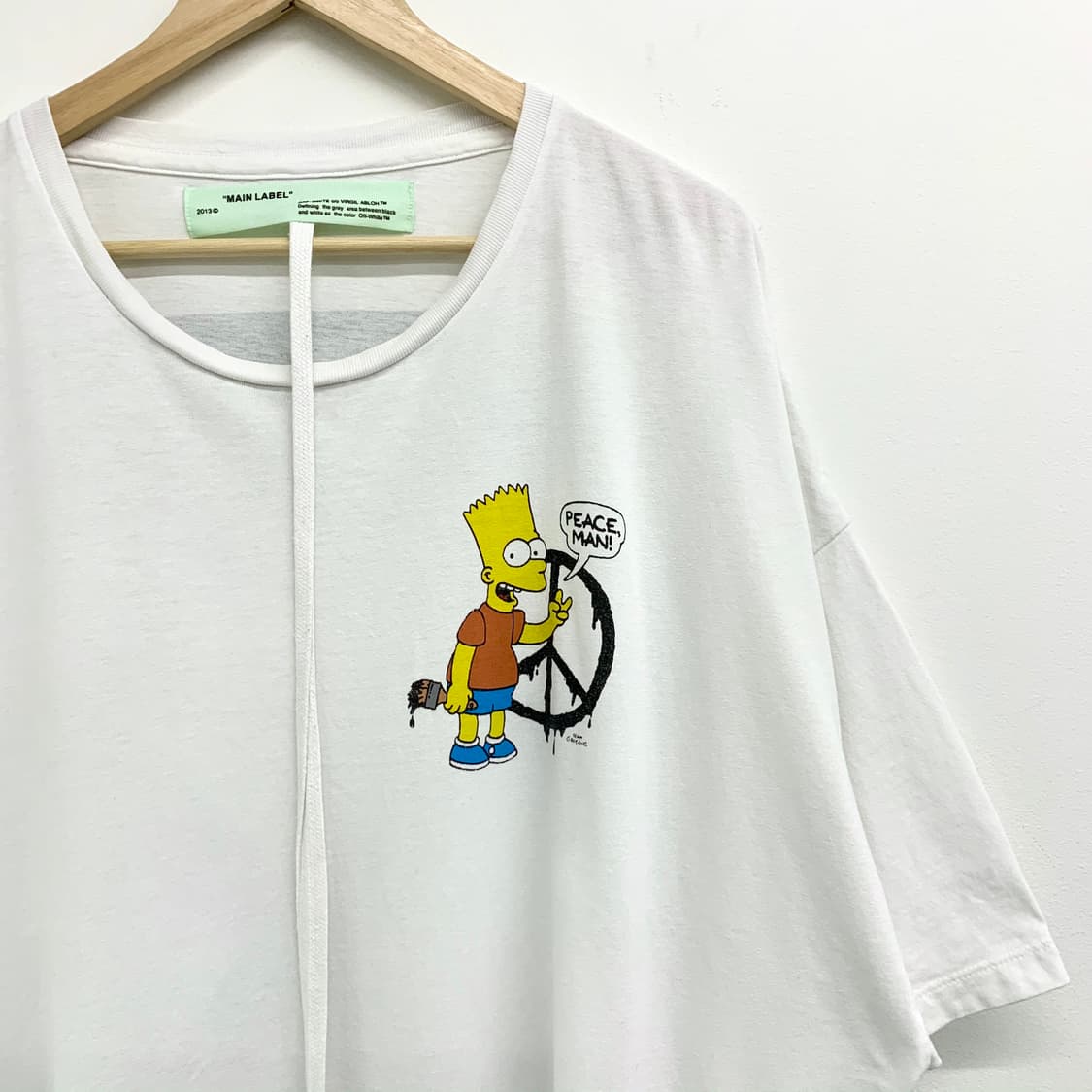 오프화이트 19SS 바트심슨 피스 로고 화이트 티셔츠 상품이미지8