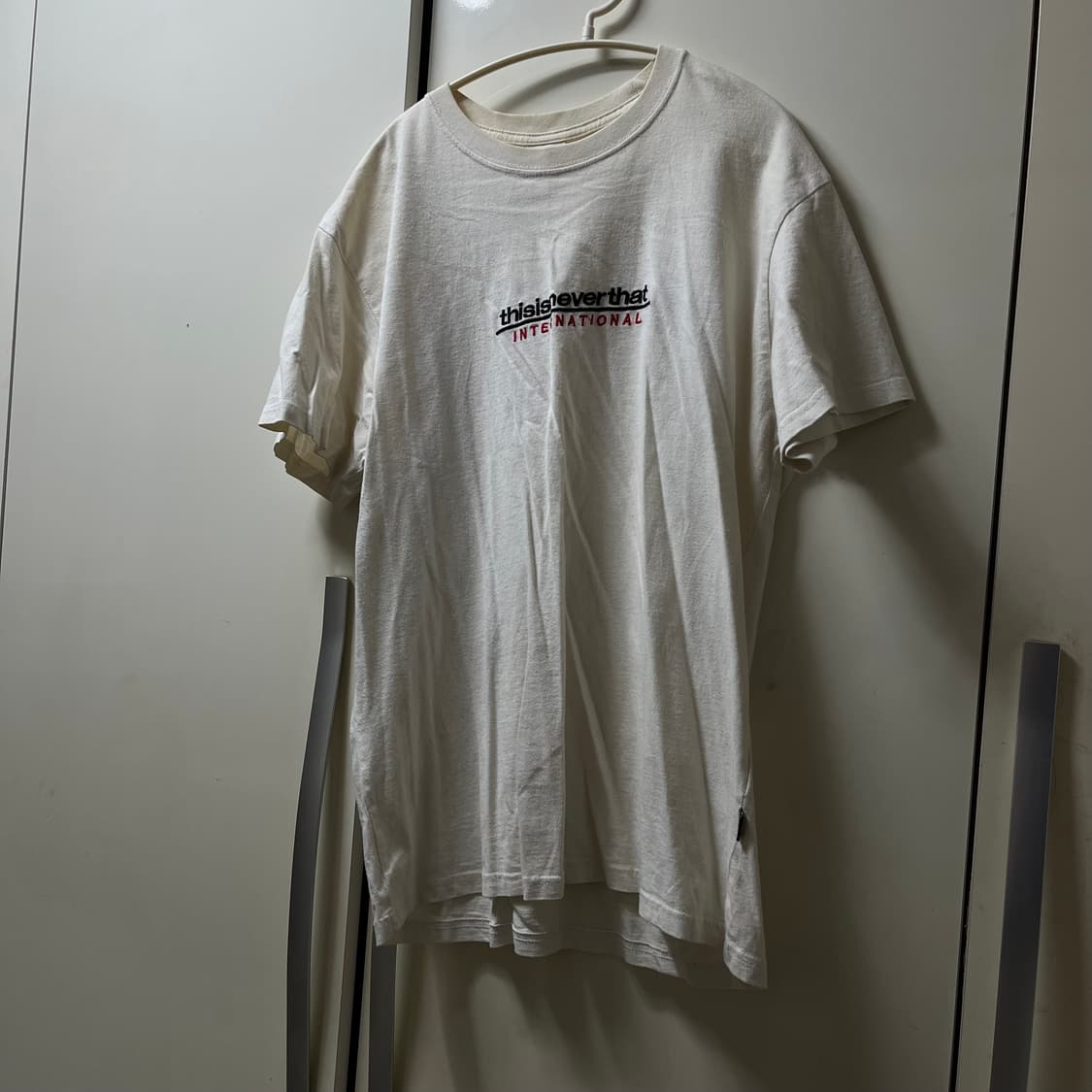 thisisneverthat 인터내셔널 빅 로고 반팔티 M/95 상품이미지1