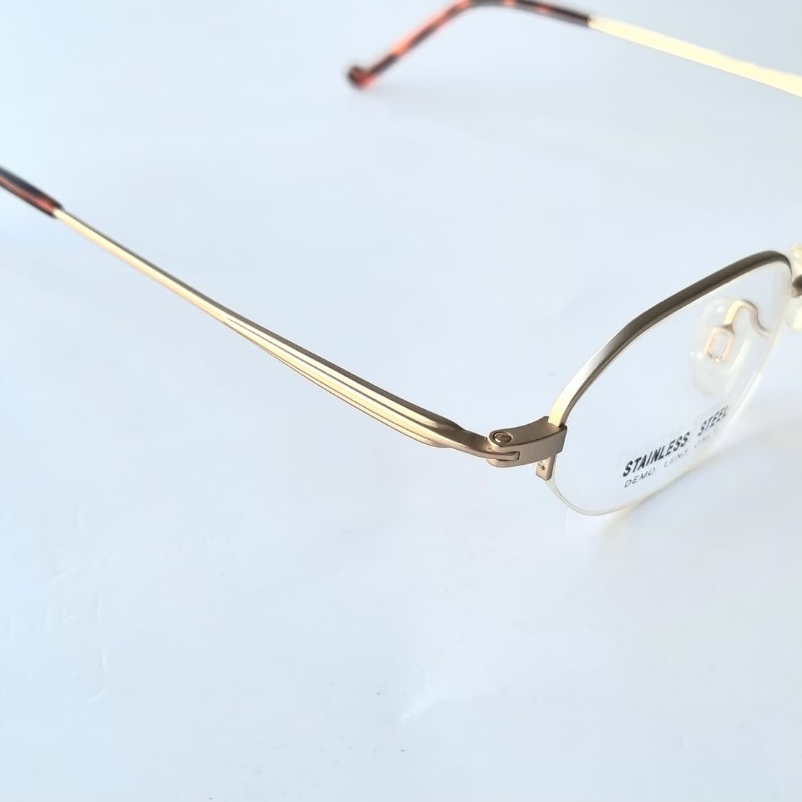 데드스탁 미니멀 클래식 하프림 골드 안경테 750 상품이미지7