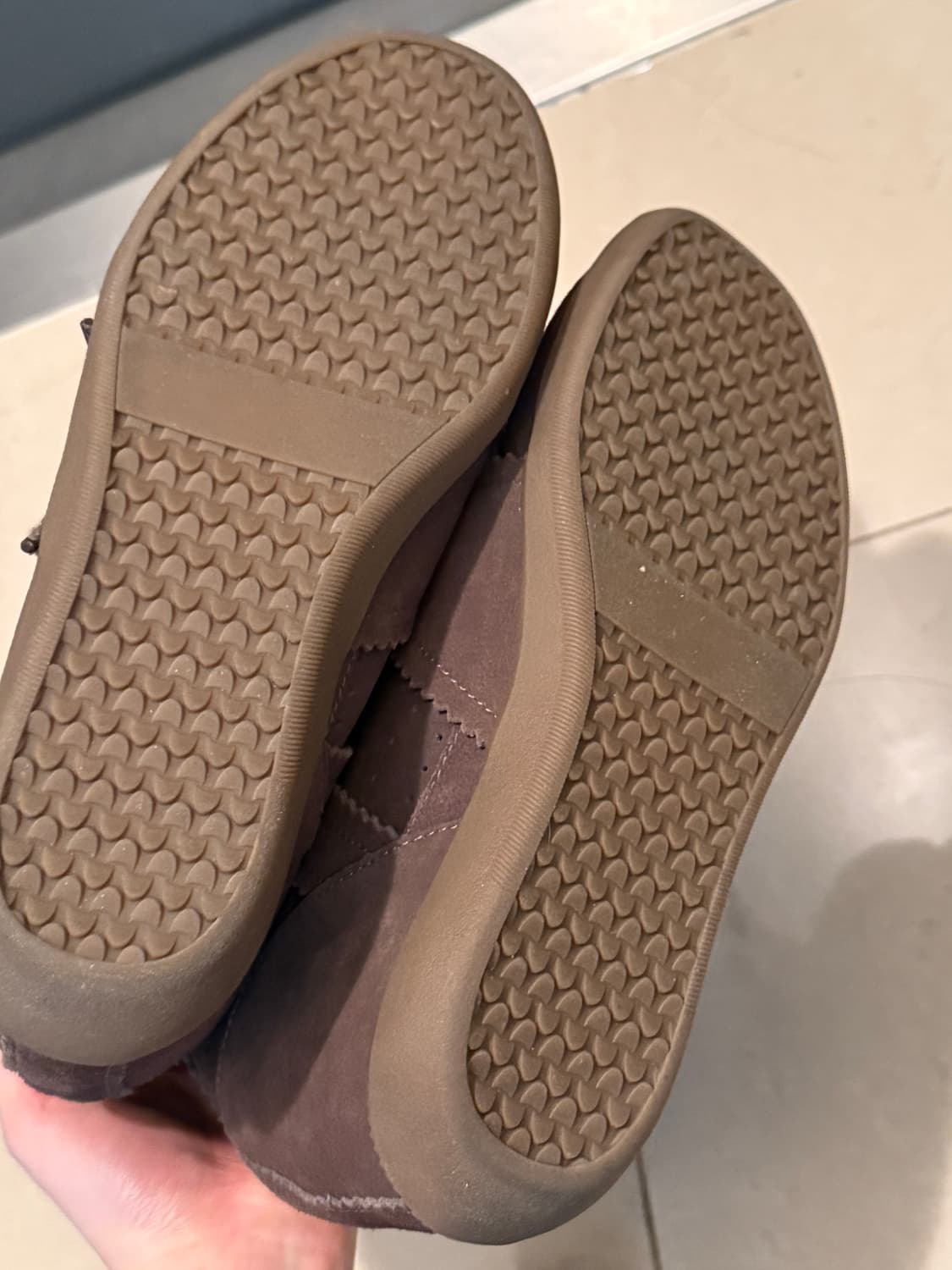 온마인드 이이알하우스 베르크서울 이자벨마랑맛 하이 스웨이드 스니커즈 상품이미지5