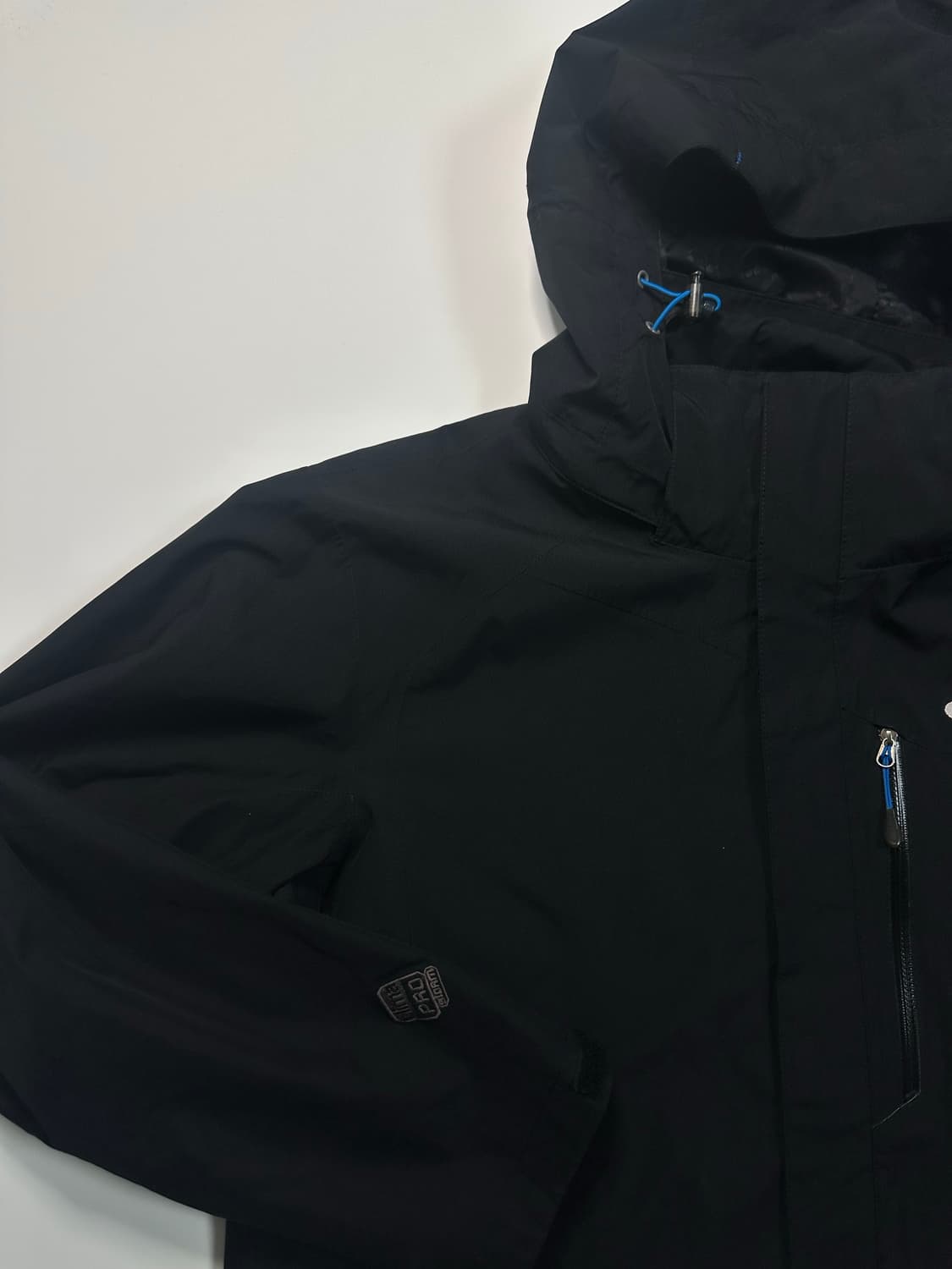 살로몬 블랙 바람막이 상품이미지2