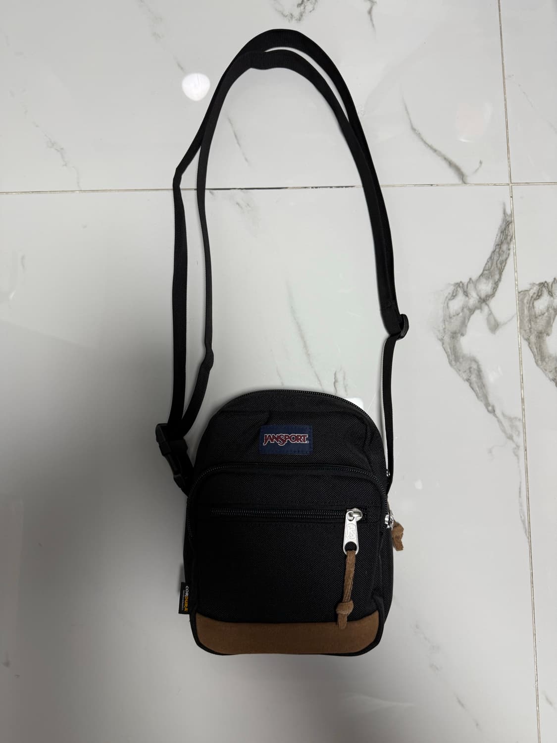 잔스포츠 미니 크로스백 상품이미지1